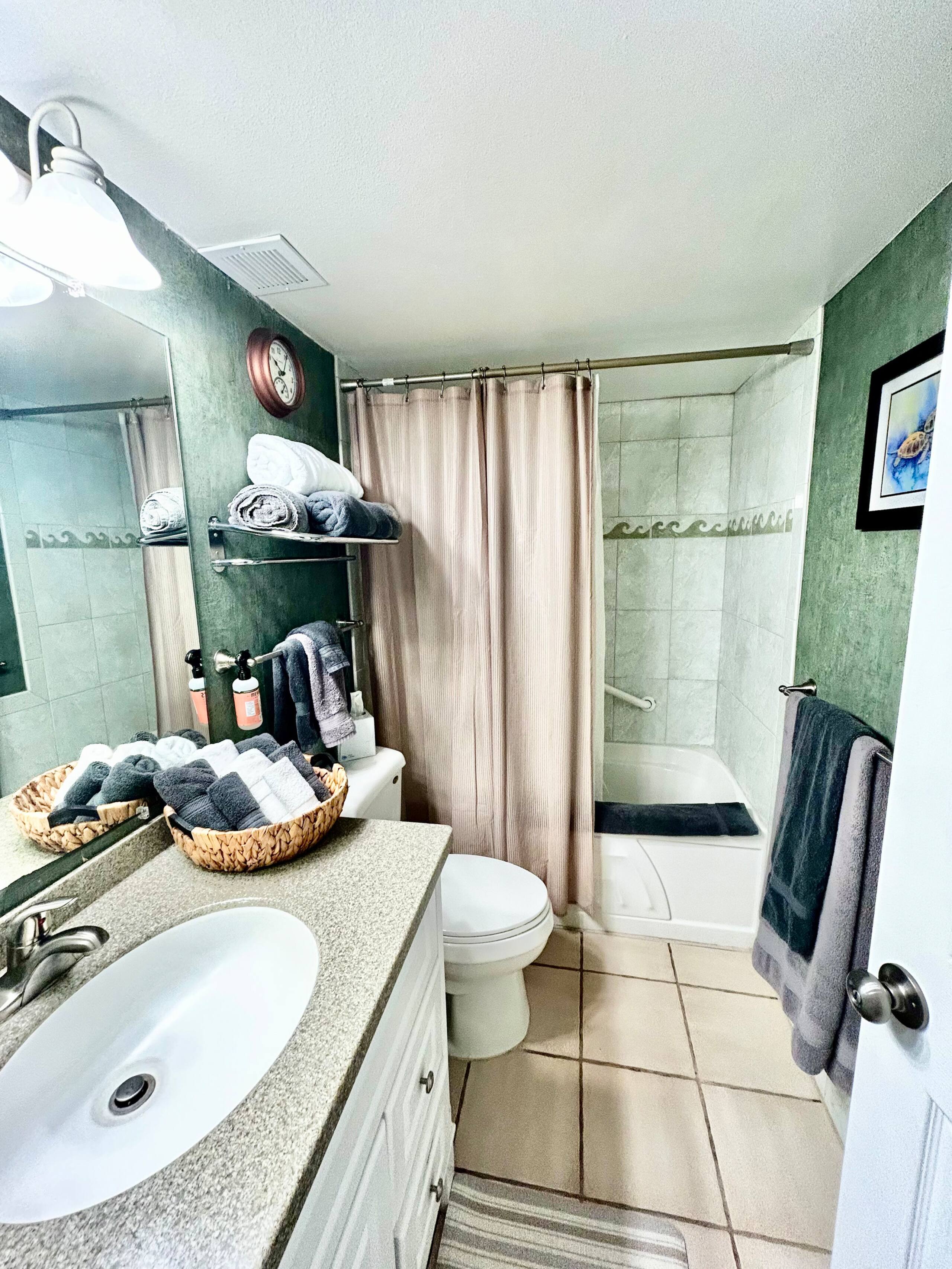 Condo in Kailua-Kona · ★4.99 · 2 bedrooms · 4 beds · 2 private baths - Image 12