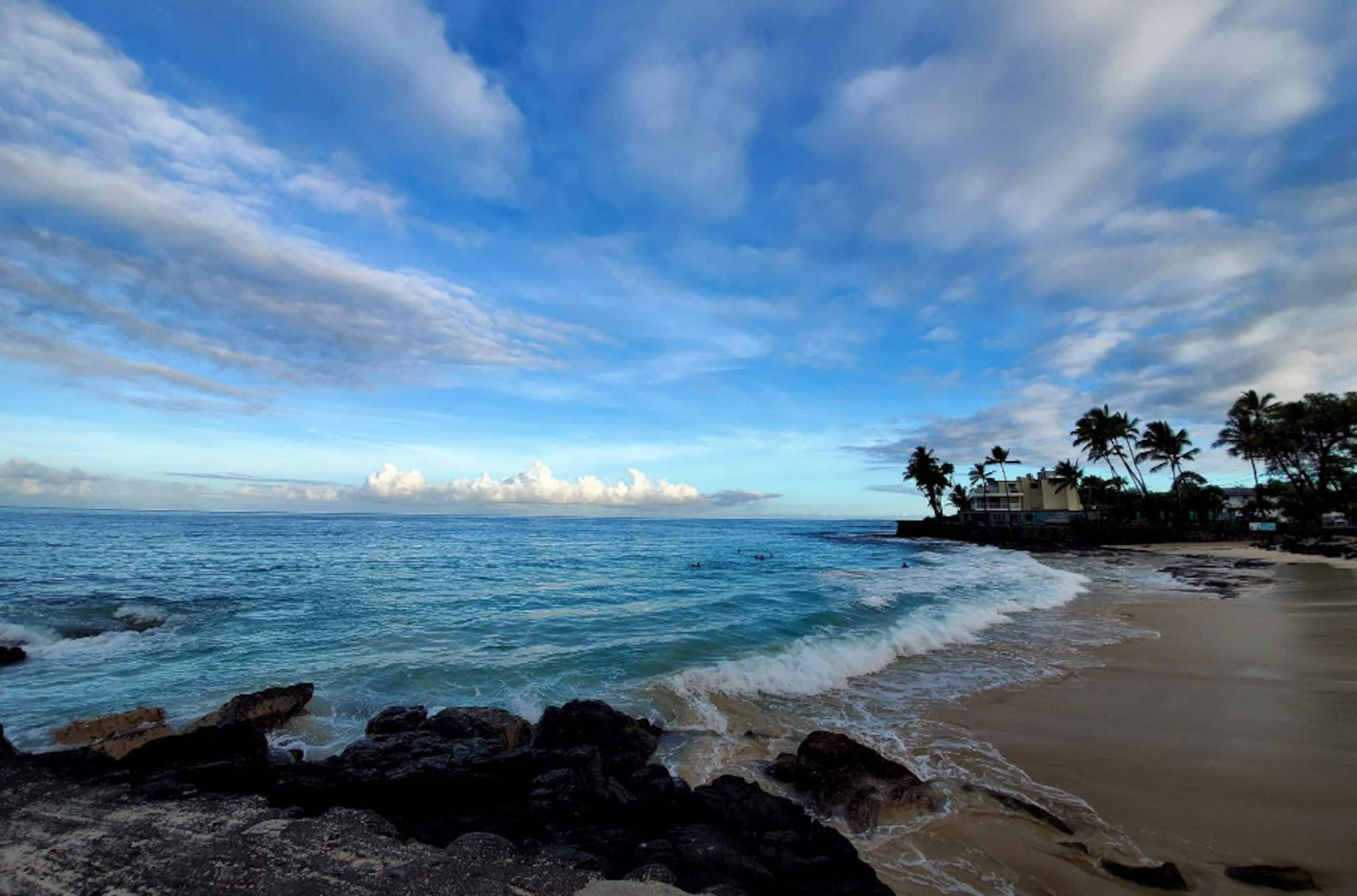 Condo in Kailua-Kona · ★4.99 · 2 bedrooms · 4 beds · 2 private baths - Image 4