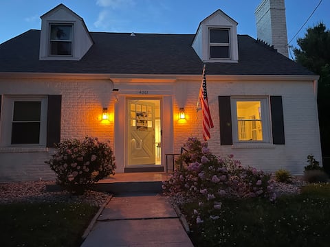 5 Bedroom, 7 Bed, 3.5 Bath Home- 20 min. to Derby