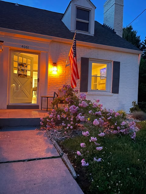 5 Bedroom, 7 Bed, 3.5 Bath Home- 3 King Beds