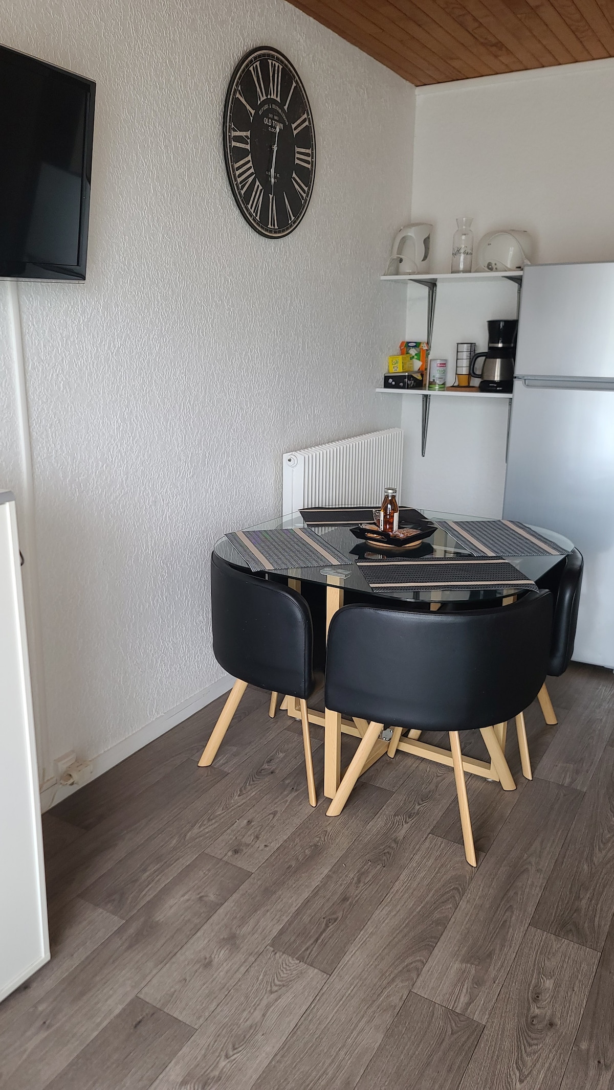 Propiedad de Airbnb exitosa: Comfortable and renovated studio - Résidence les Gémeaux en Bagnoles De L'orne Normandie