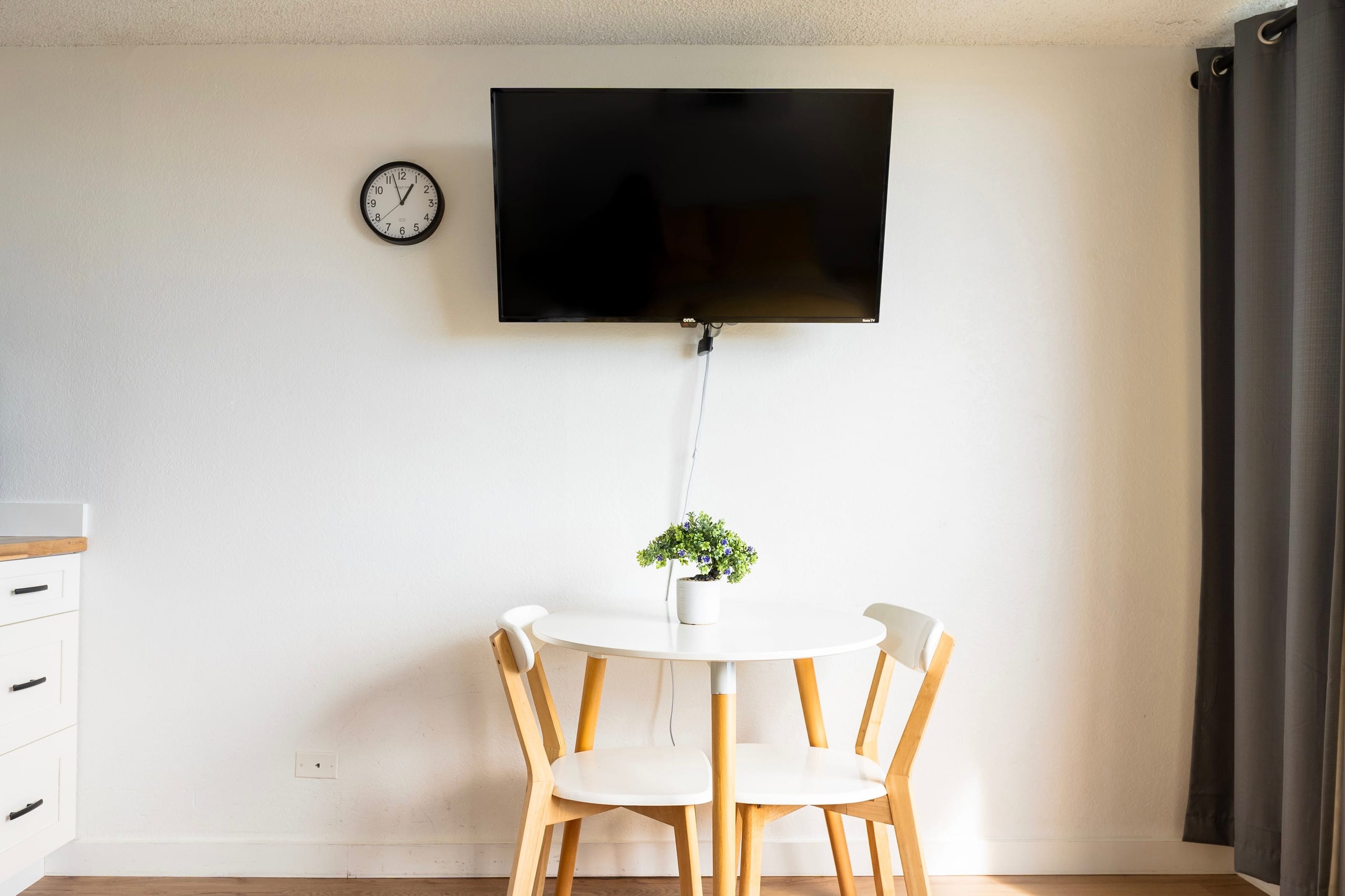 Condo in Honolulu · ★4.81 · Studio · 1 bed · 1 private bath - Image 5