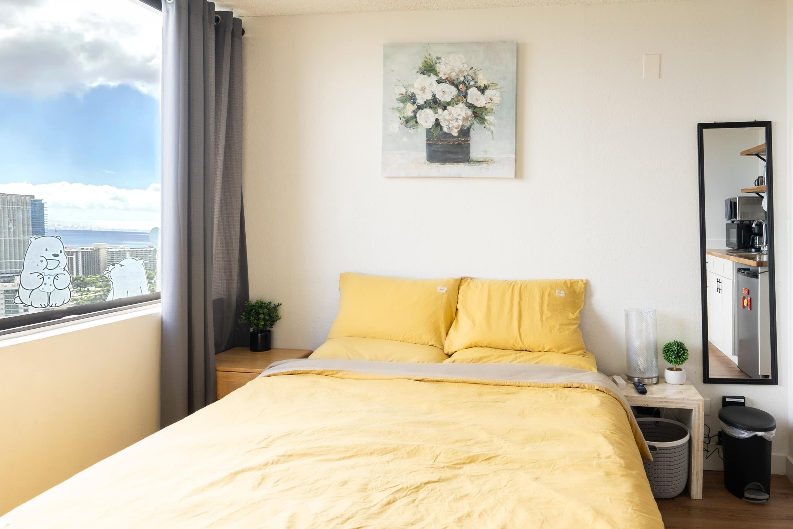 Condo in Honolulu · ★4.81 · Studio · 1 bed · 1 private bath - Image 19