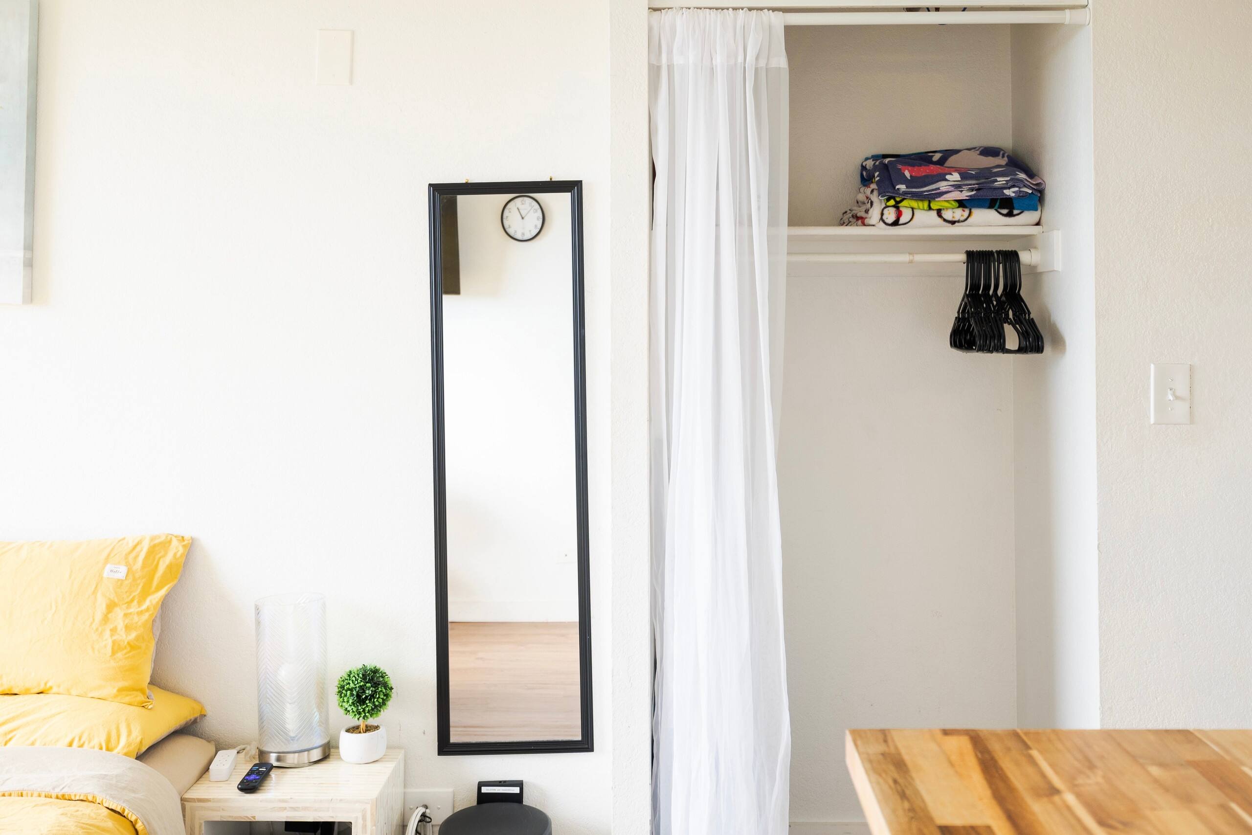 Condo in Honolulu · ★4.81 · Studio · 1 bed · 1 private bath - Image 25