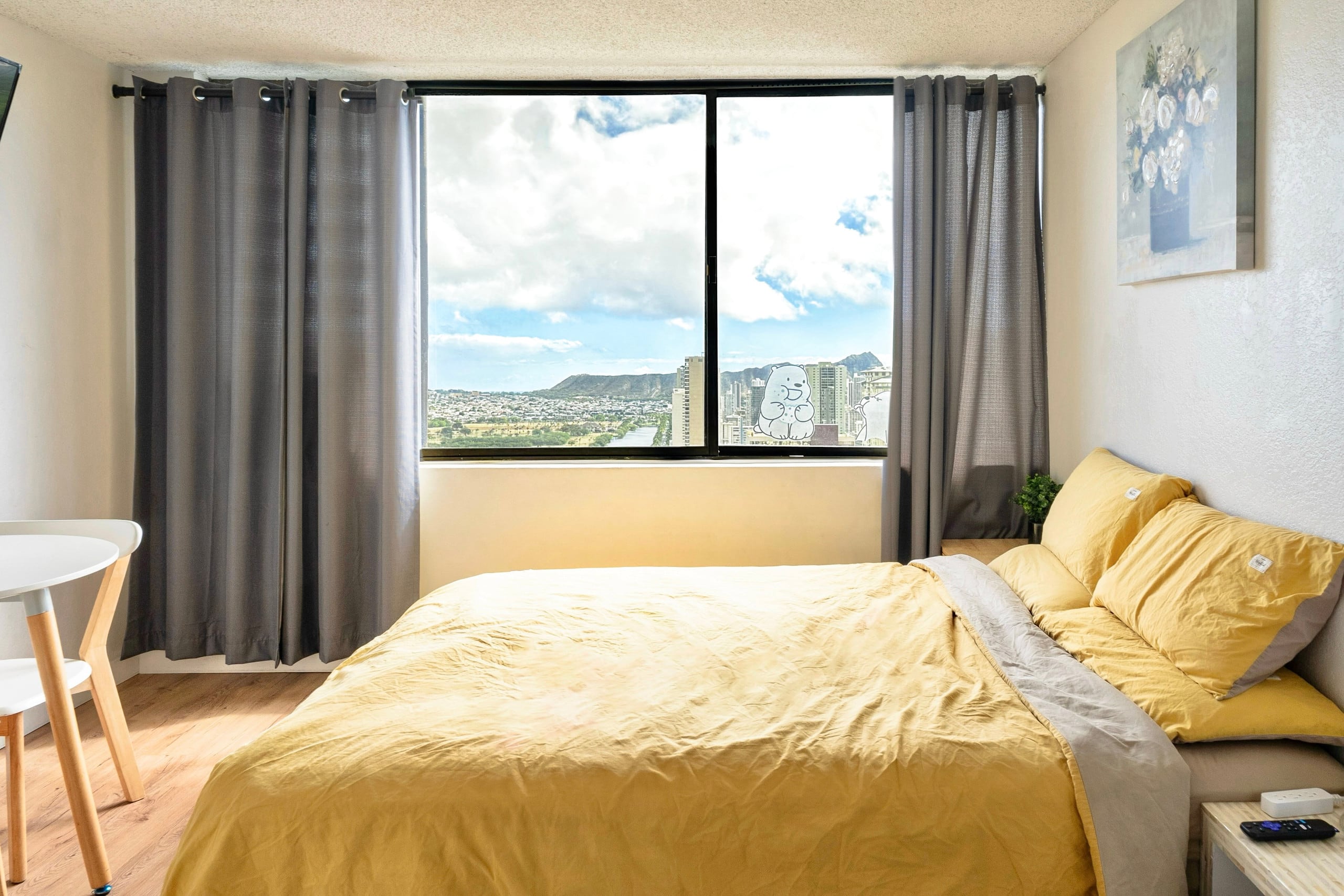 Condo in Honolulu · ★4.81 · Studio · 1 bed · 1 private bath - Image 12