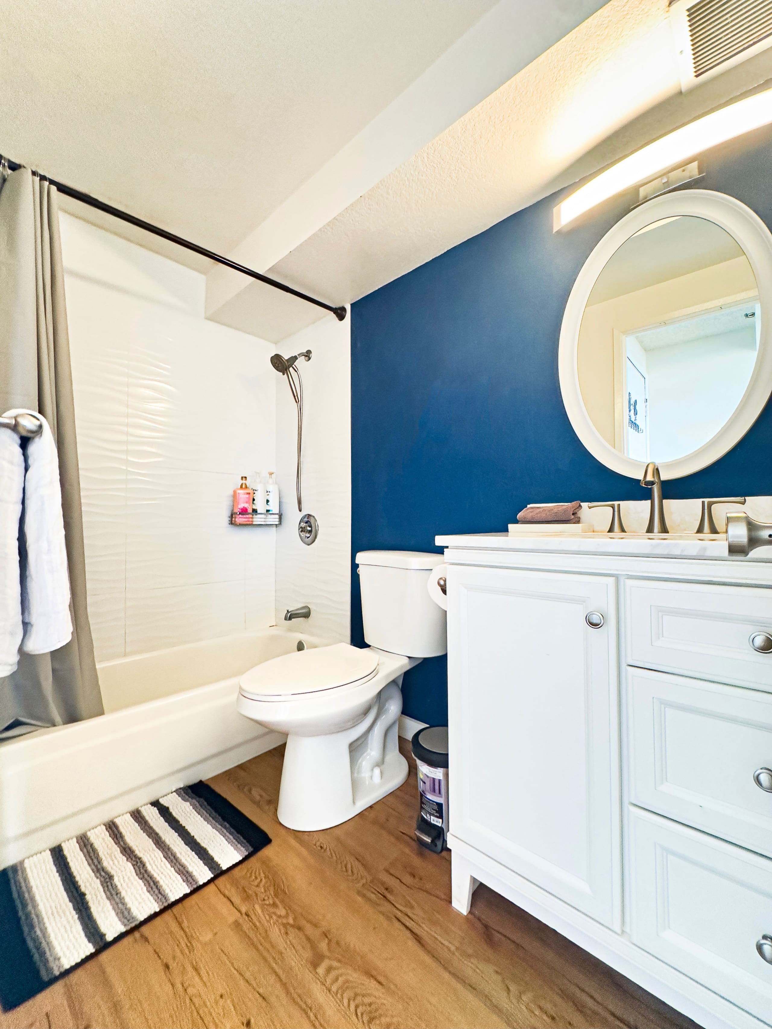 Condo in Honolulu · ★4.81 · Studio · 1 bed · 1 private bath - Image 6