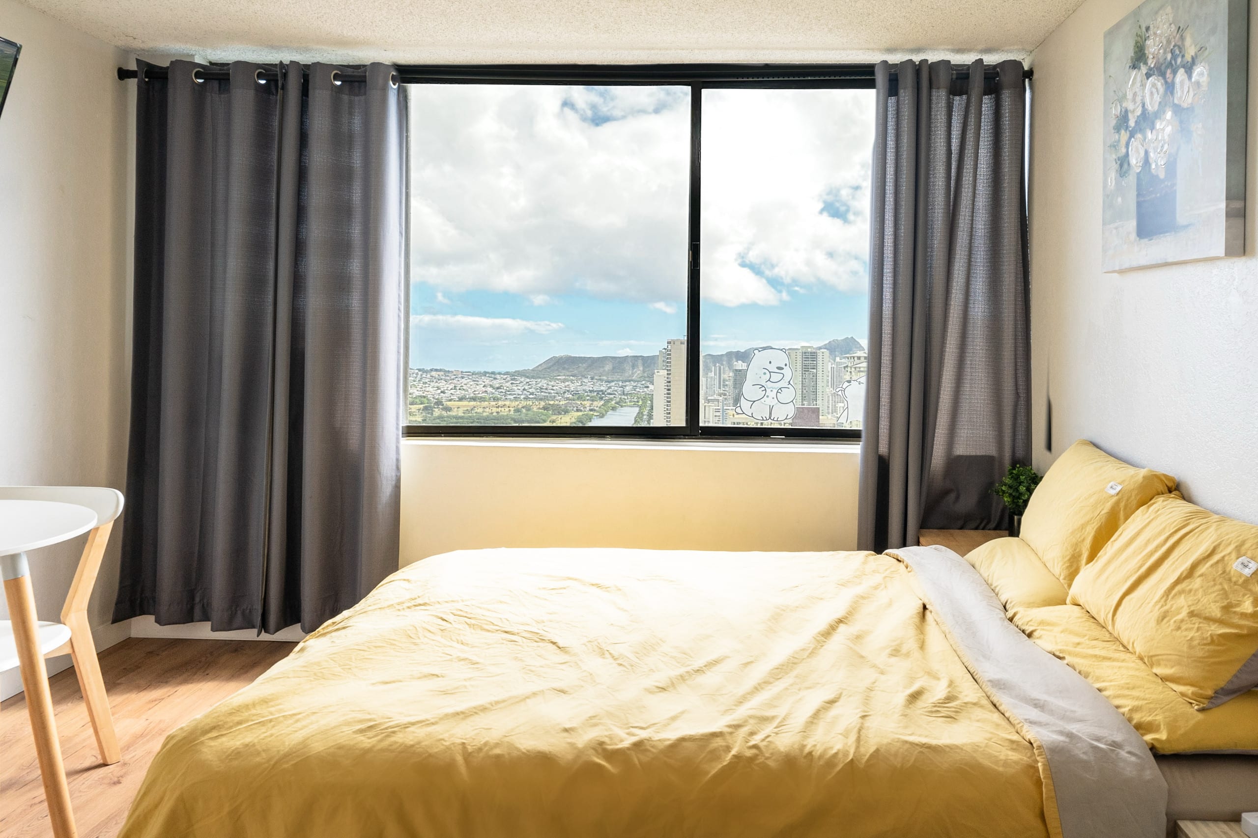 Condo in Honolulu · ★4.81 · Studio · 1 bed · 1 private bath - Image 14
