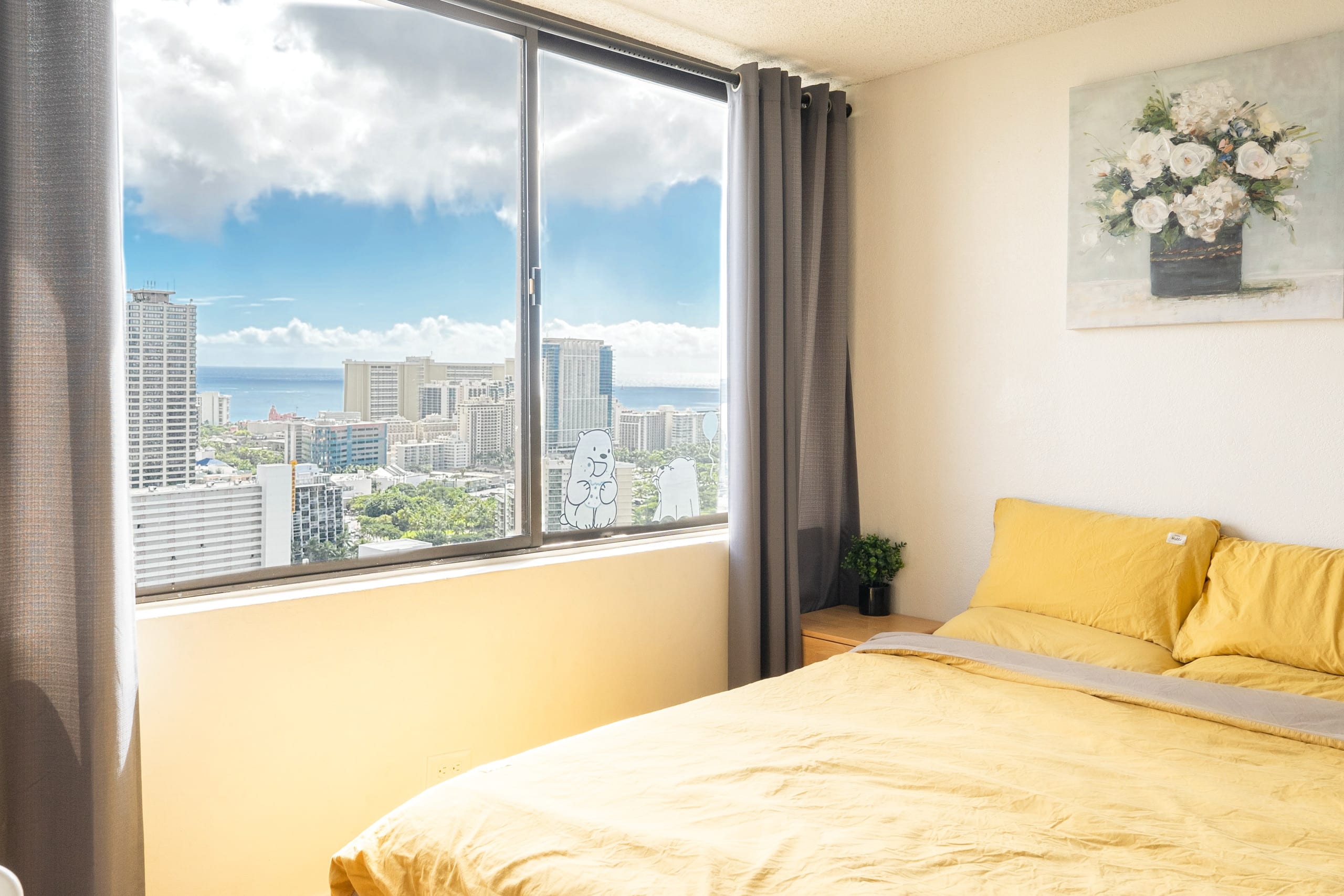 Condo in Honolulu · ★4.81 · Studio · 1 bed · 1 private bath - Image 18