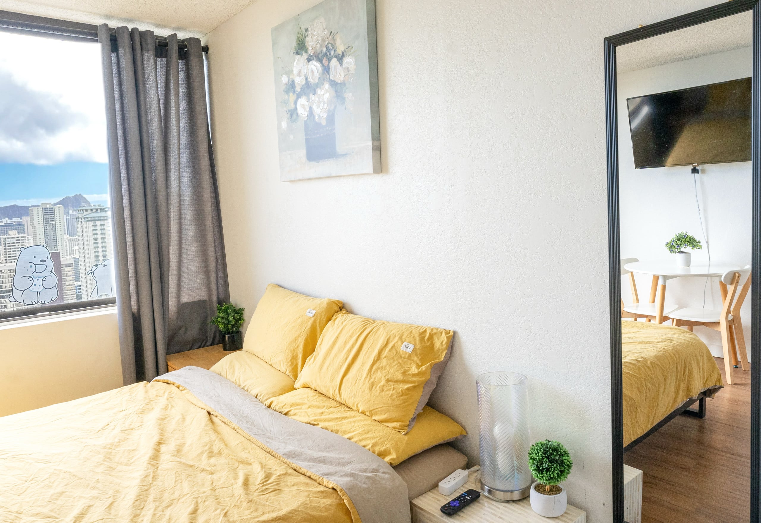 Condo in Honolulu · ★4.81 · Studio · 1 bed · 1 private bath - Image 16