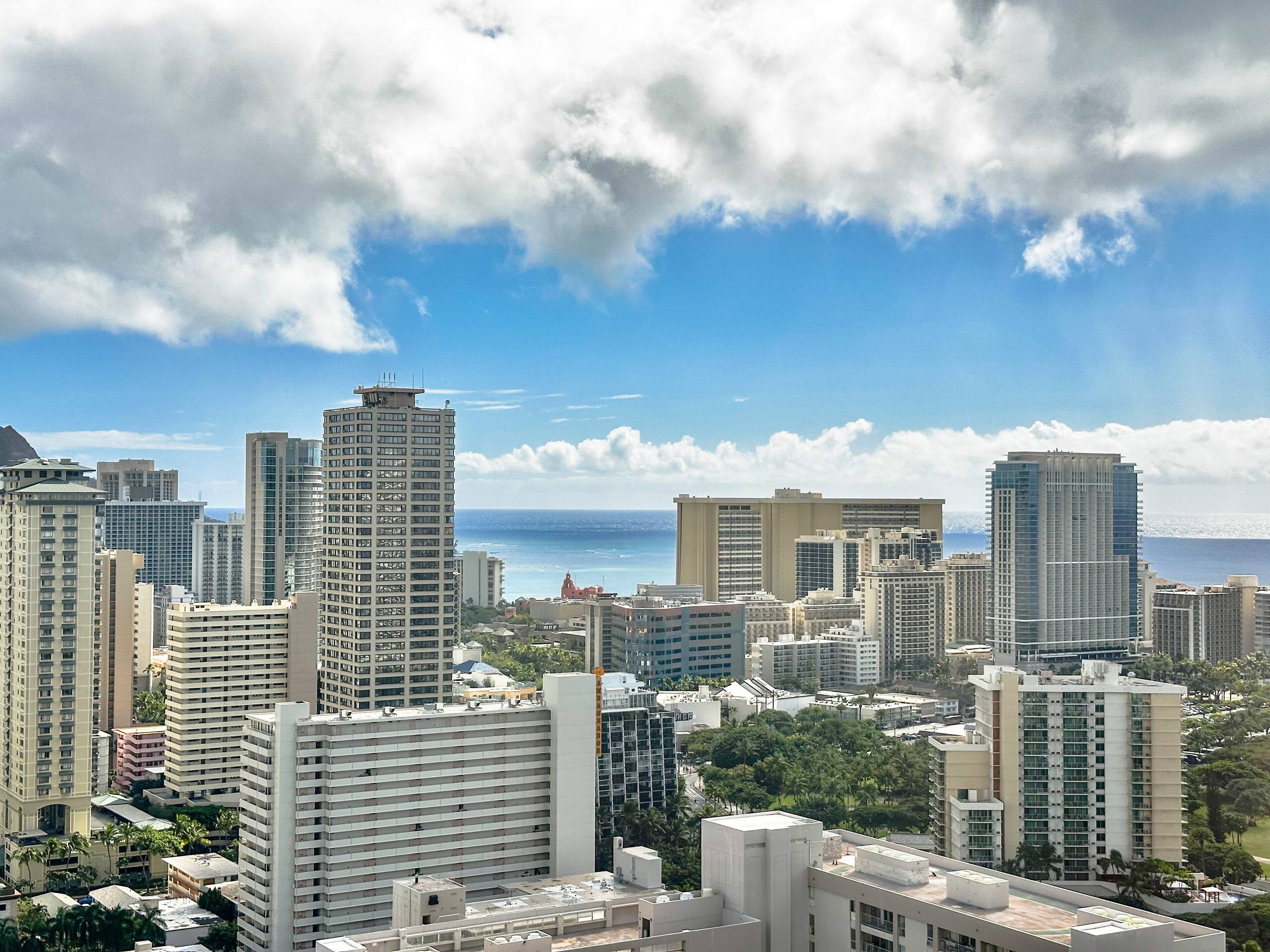 Condo in Honolulu · ★4.81 · Studio · 1 bed · 1 private bath - Image 31