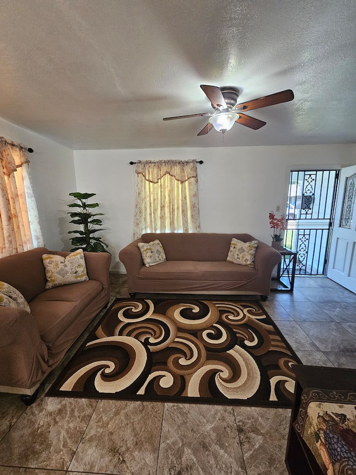 Cozy 2-bedroom Near Sequoias - Visalia, CA