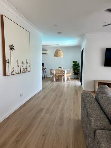 Beachside. Close to beach + POOL! gallery image 3