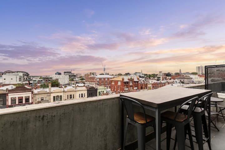 Sunrise Rooftop Views Above Eclectic Fitzroy - Melbourne