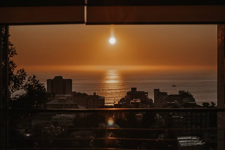 Lovely 2 bedroom apartment with stunning views gallery image 3