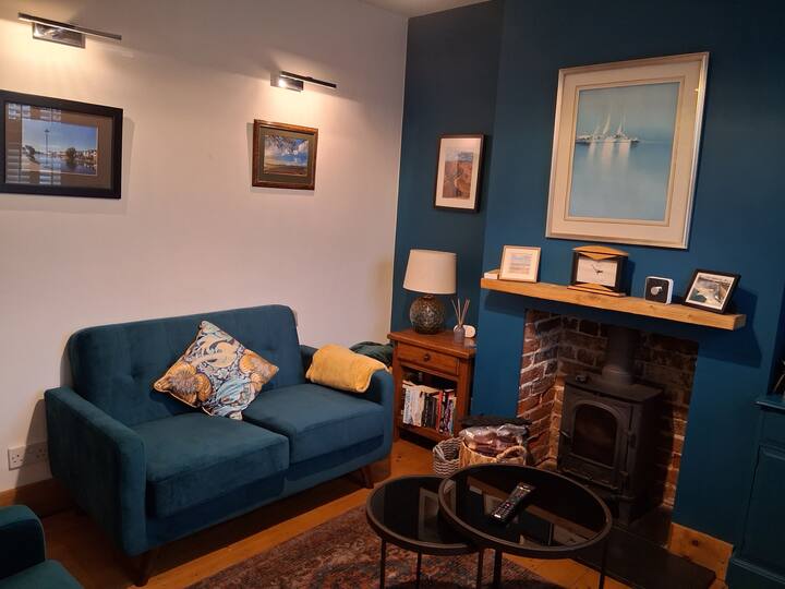 Delightful Two Bedroom Seaside Cottage - Emsworth