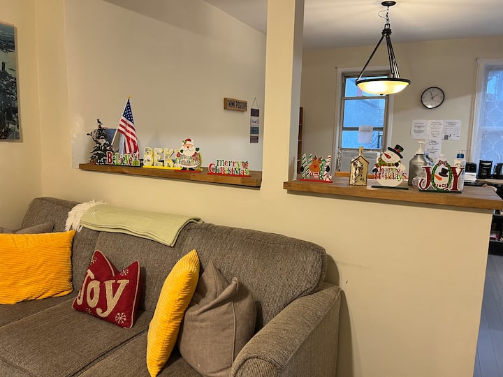 Room A (14 Minutes By Train From Times Square) - Queens, NY