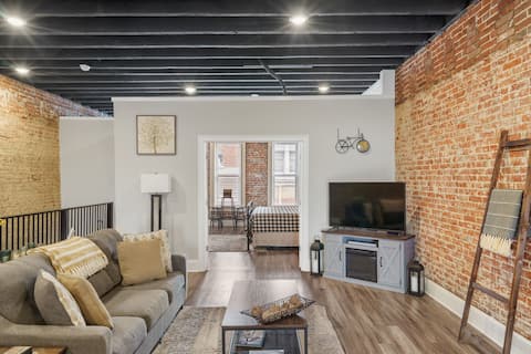 Luxury Downtown Loft- Walk to Katy Trail & Casino