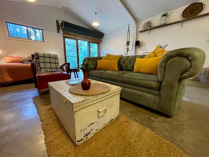 Romantic Rustic Garden Studio W Indoor Fireplace - Yamba