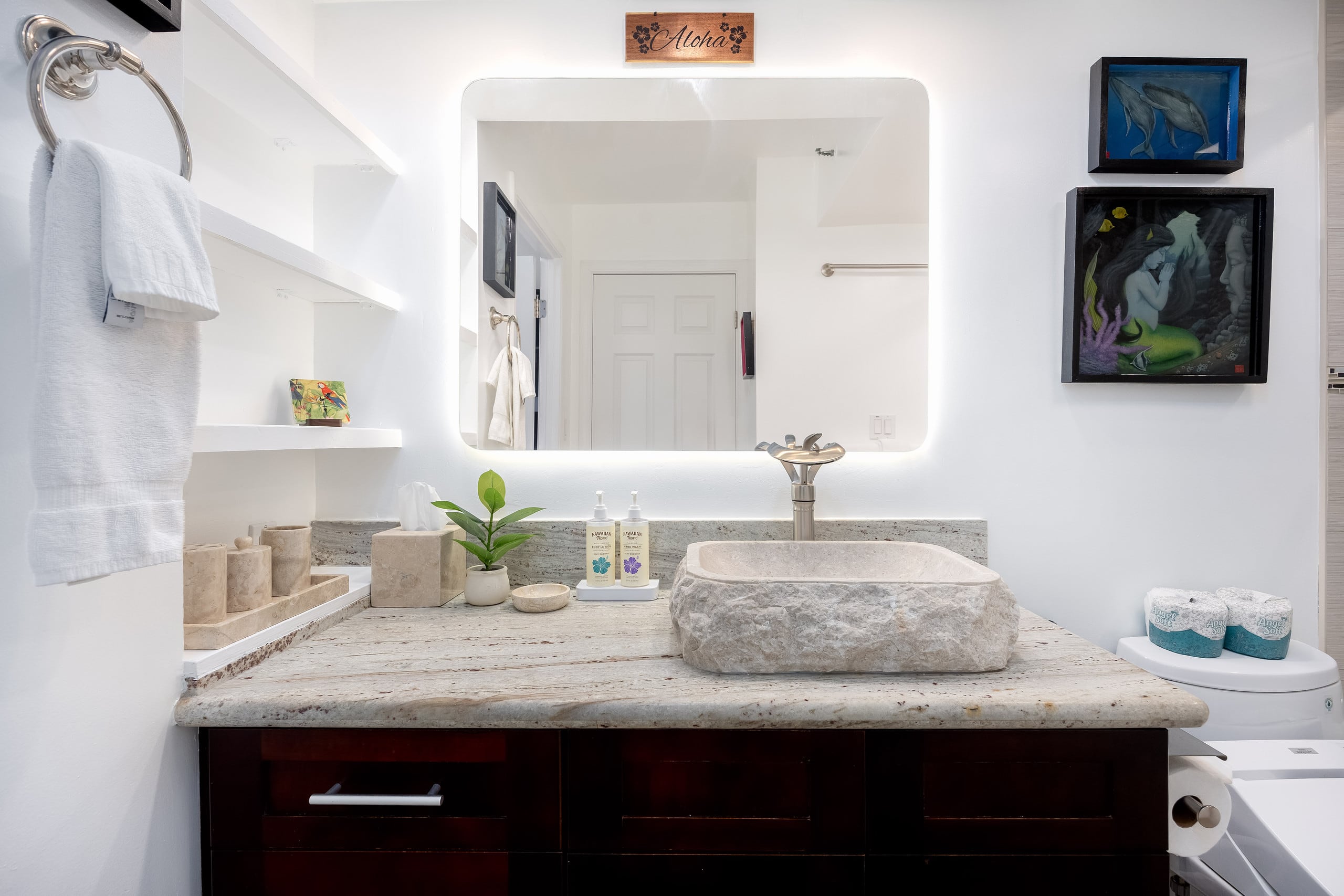 Condo in Honolulu · ★4.9 · 1 bedroom · 3 beds · 1 private bath - Image 40