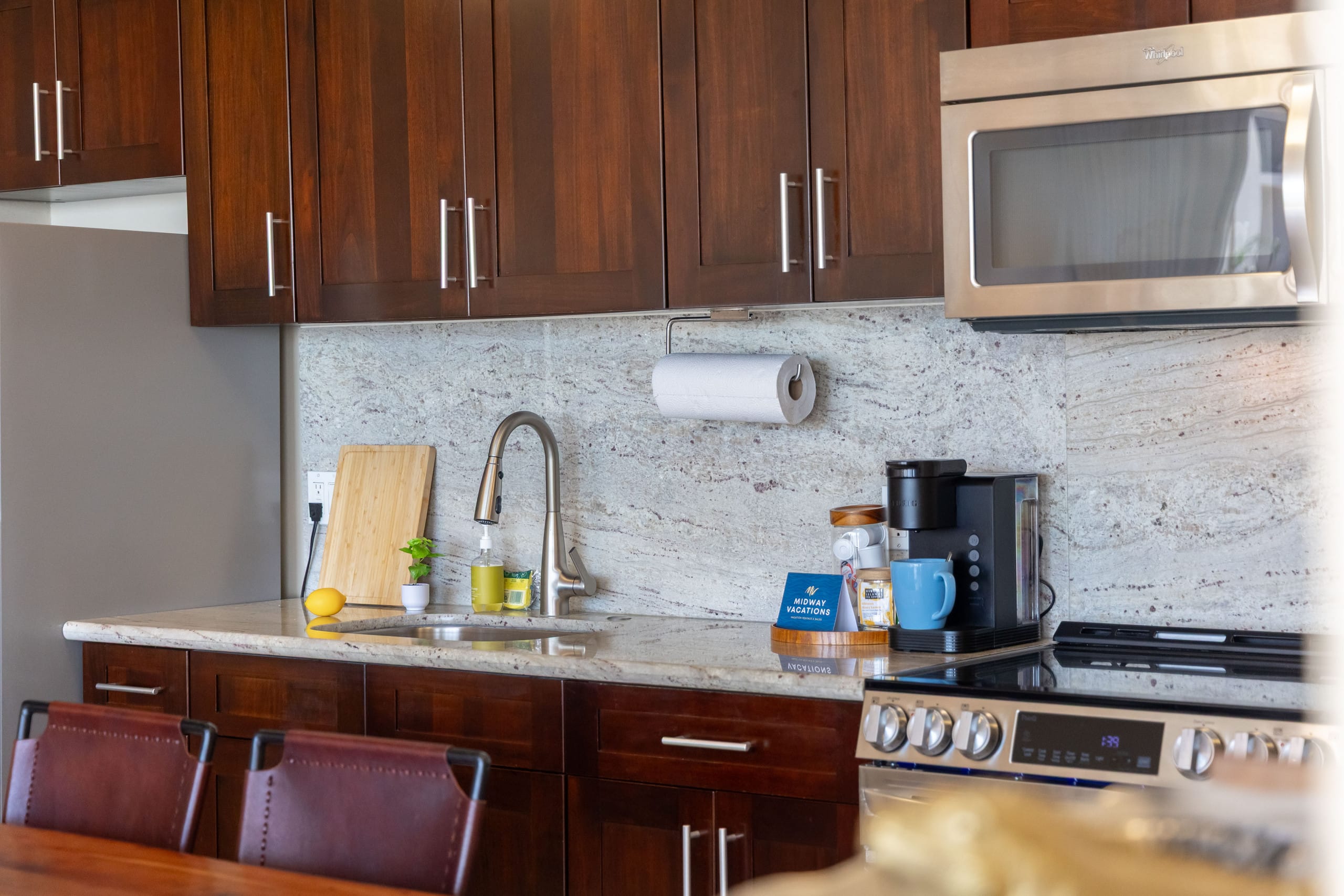 Condo in Honolulu · ★4.9 · 1 bedroom · 3 beds · 1 private bath - Image 24
