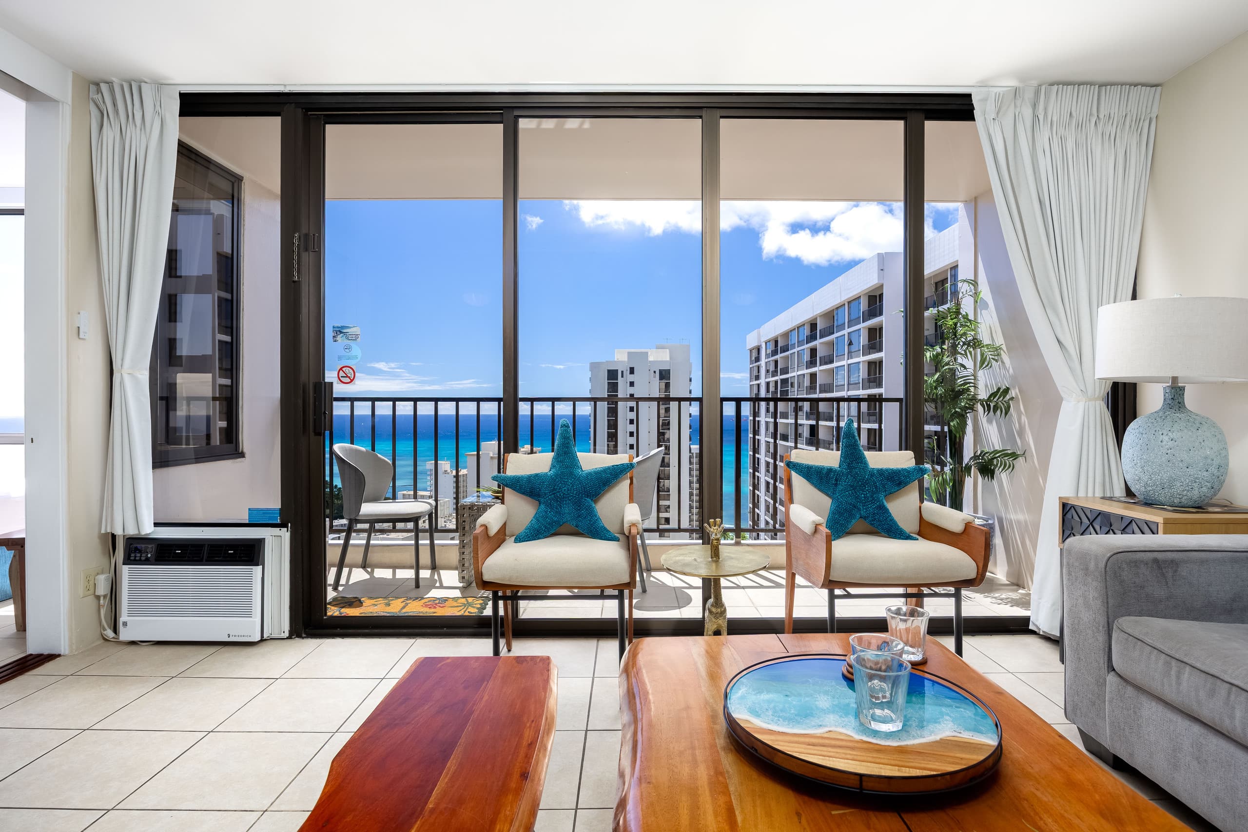 Condo in Honolulu · ★4.9 · 1 bedroom · 3 beds · 1 private bath - Image 5
