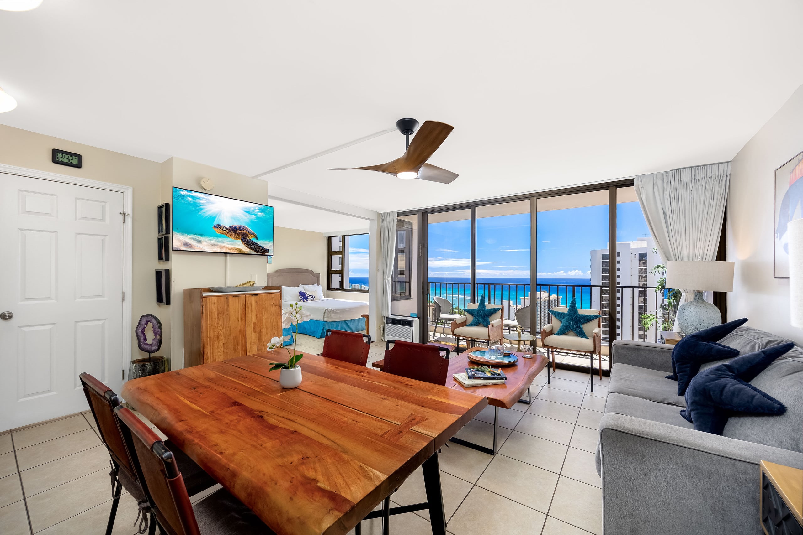 Condo in Honolulu · ★4.9 · 1 bedroom · 3 beds · 1 private bath - Image 27