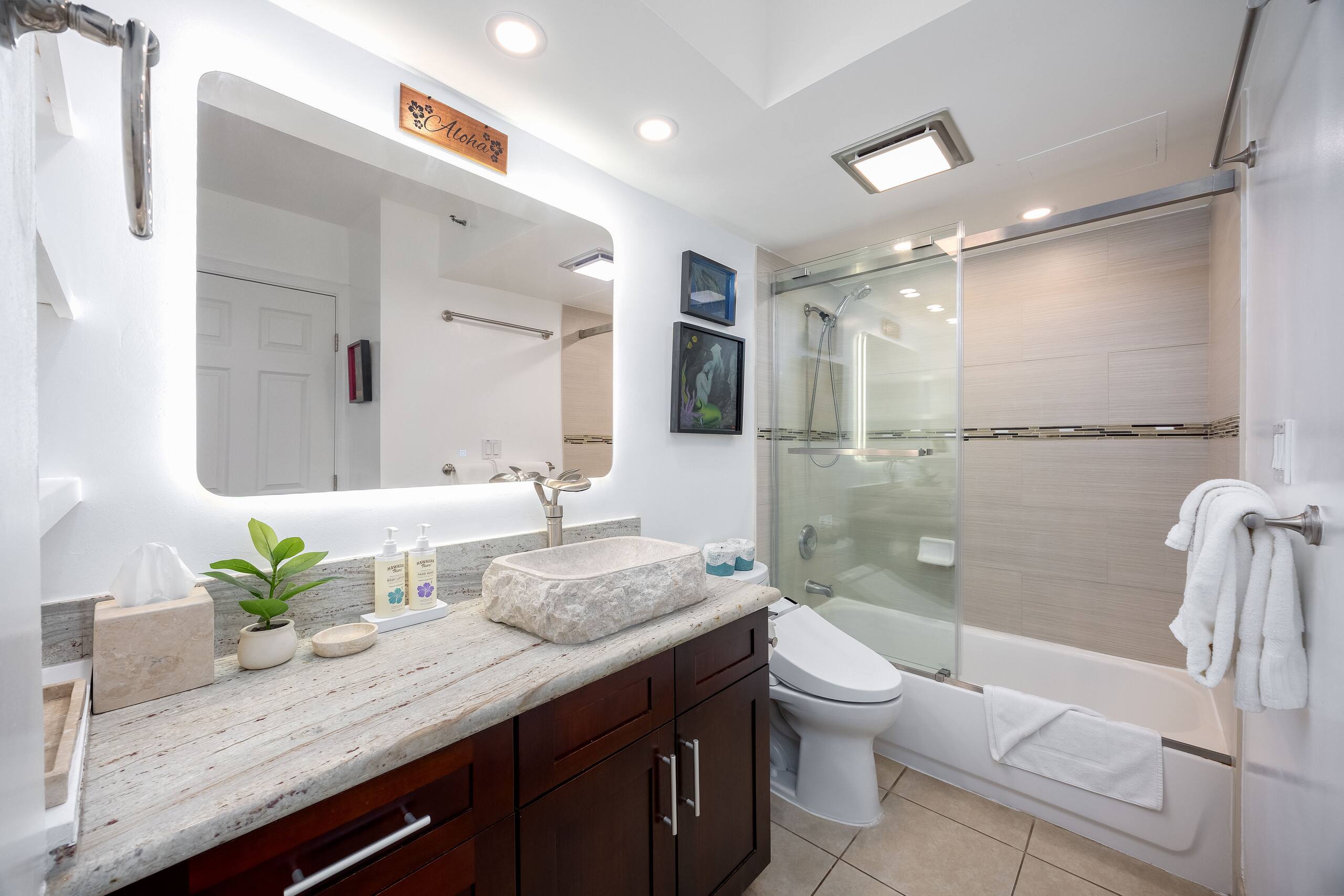Condo in Honolulu · ★4.9 · 1 bedroom · 3 beds · 1 private bath - Image 39
