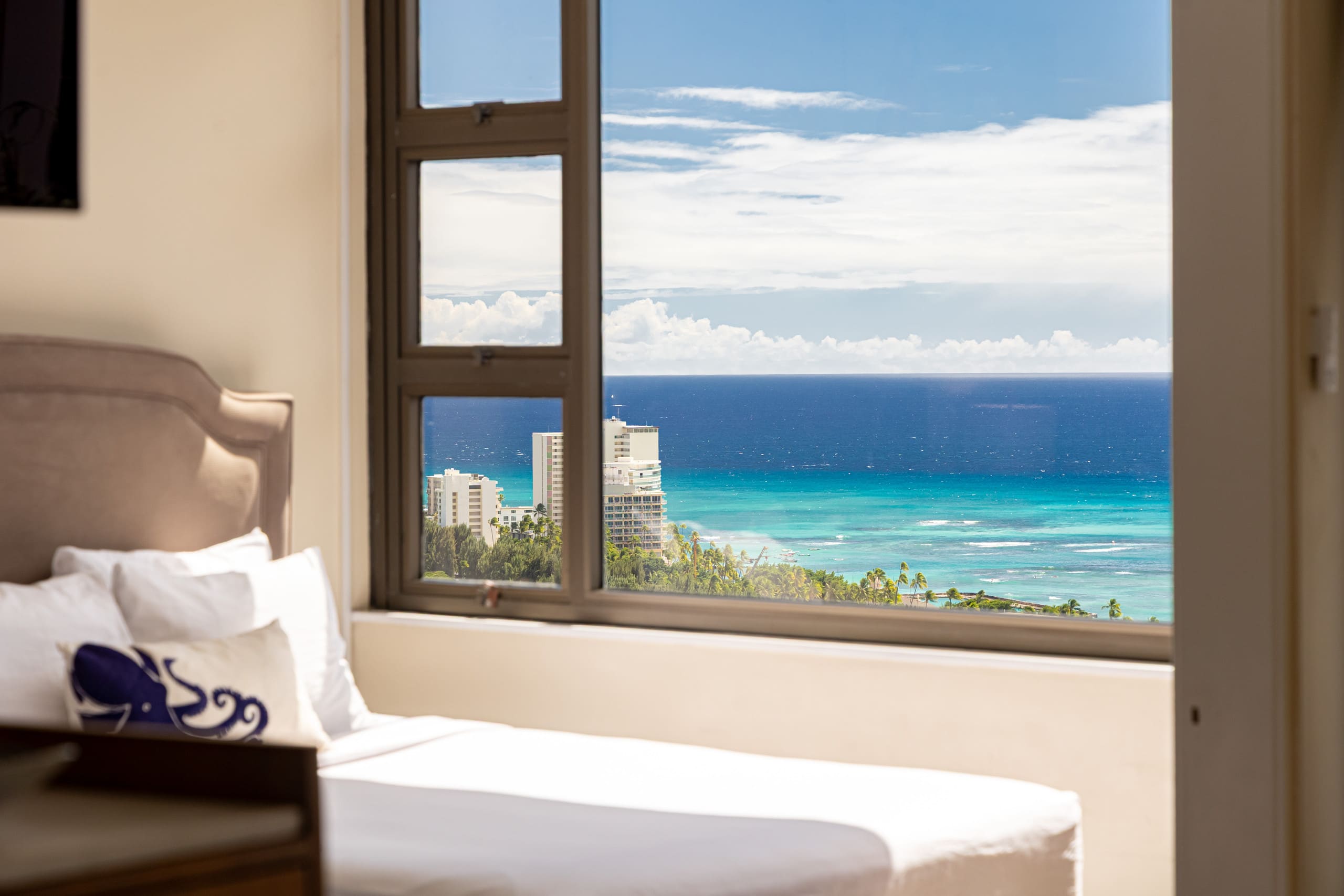 Condo in Honolulu · ★4.9 · 1 bedroom · 3 beds · 1 private bath - Image 36