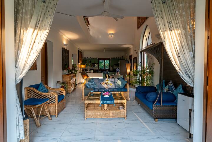 Living room image 8