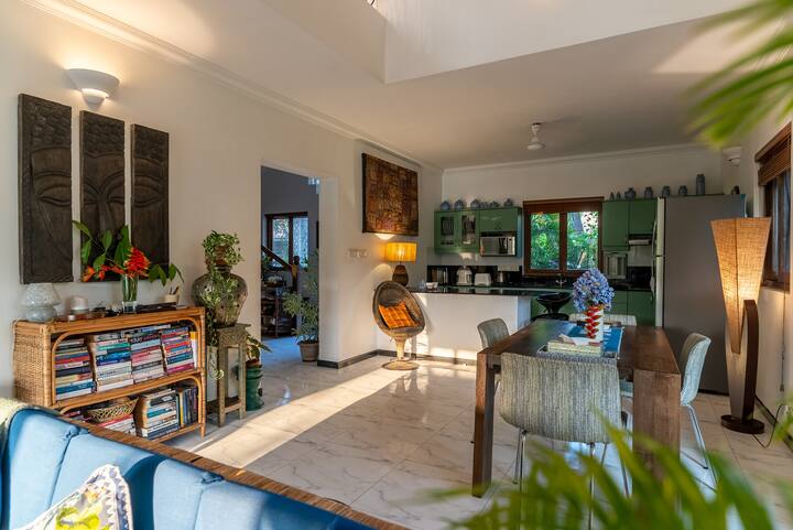 Living room image 11