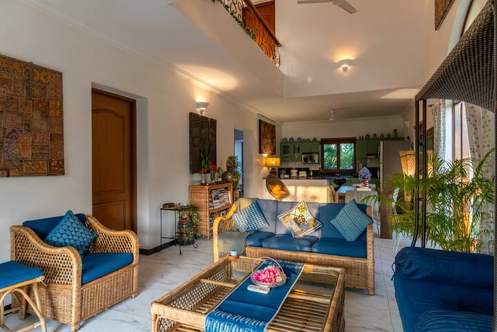 Living room image 7