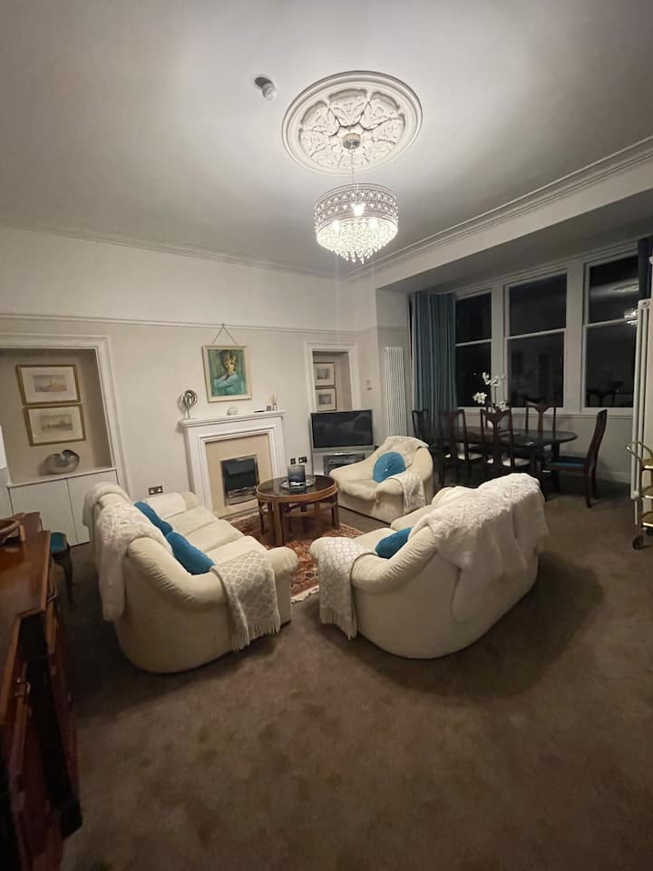 Stunning 3 Bedroom Flat Overlooking Rothesay Bay - Largs