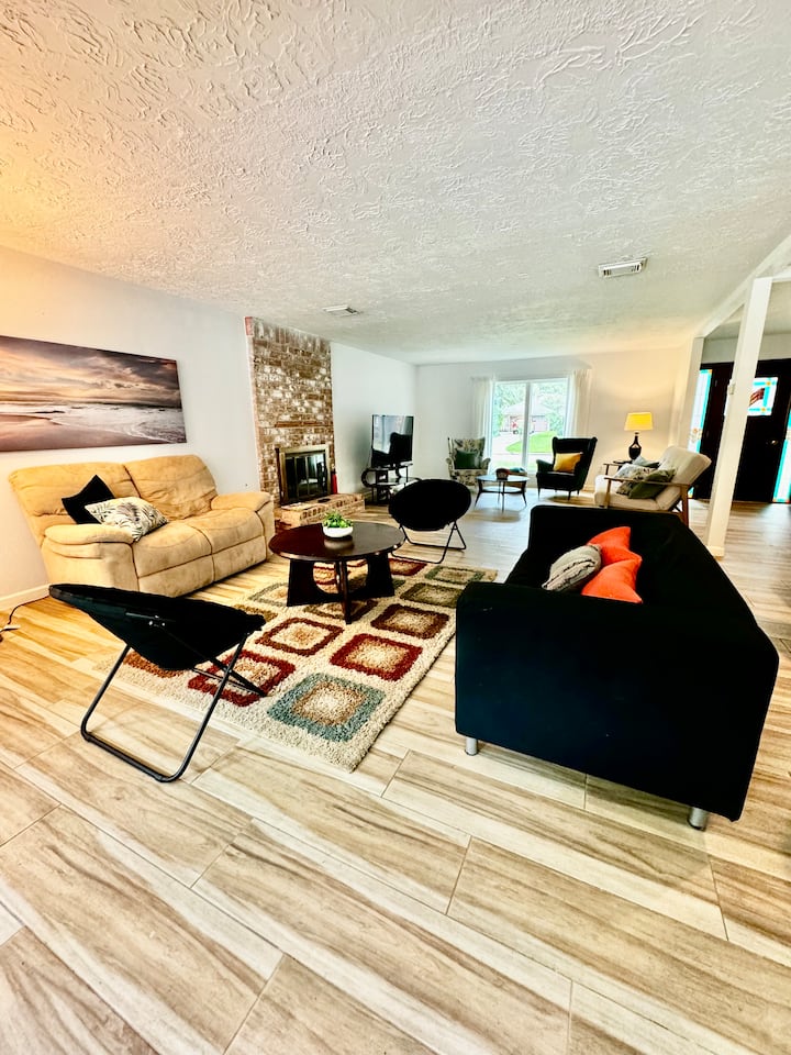 Beautiful Comfortable House With Pool - Houston, TX