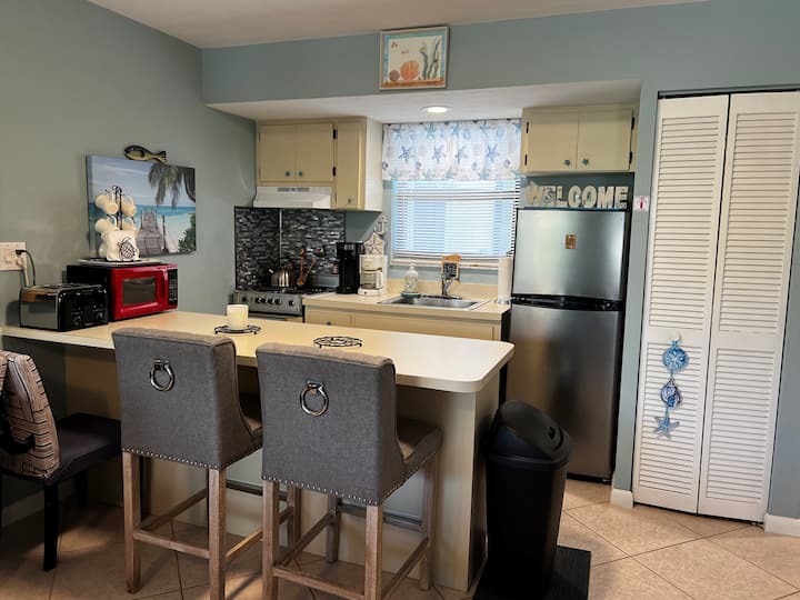 Waterfront 1br/2ba Condo On Marco Island With Pool, Wifi & Marina Access - Marco Island, FL