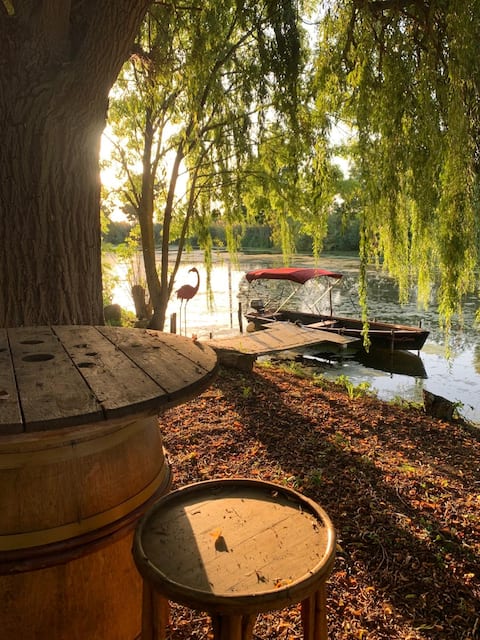 Cozy 19th century cottage, on the river bank