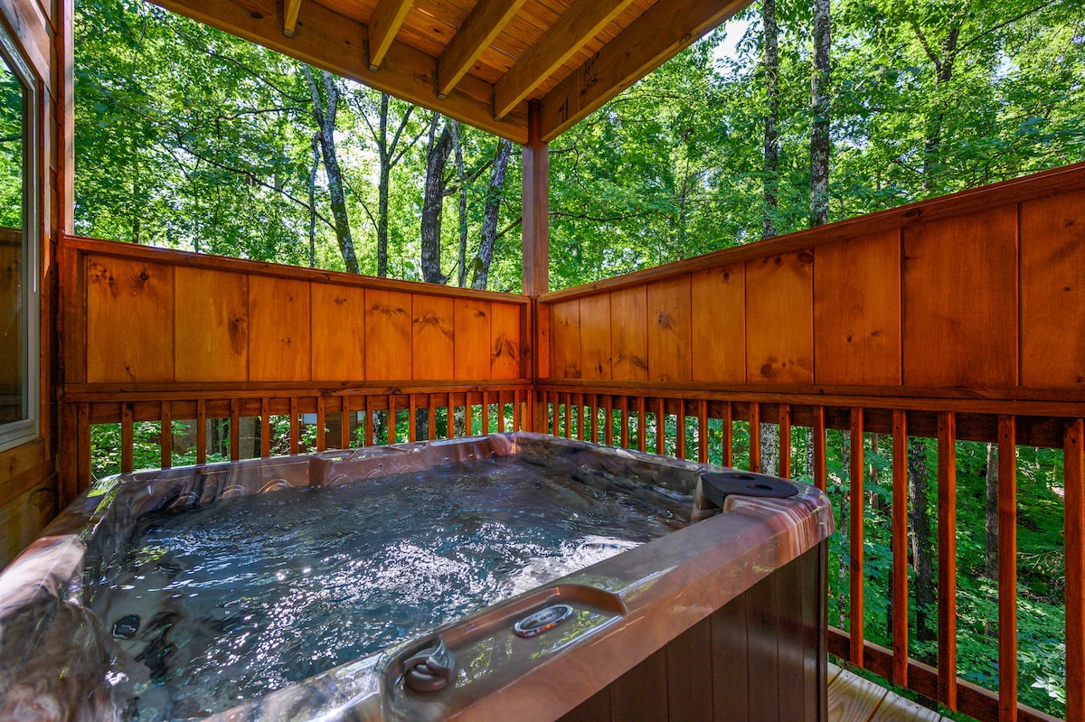 We love Dogs! Hot Tub, Pool Table, Close to Strip