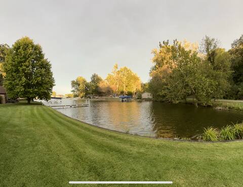 Winona Lake|Cozy 3 Bedroom Lake Front Home