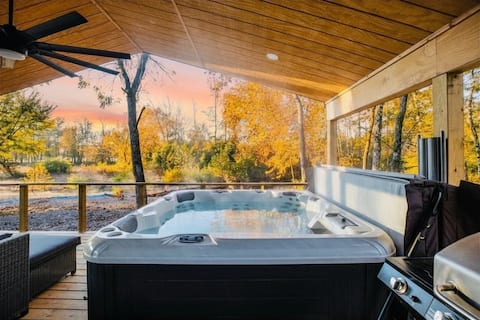 Top Airbnb: Luxury Riverfront Escape w/ Hot Tub in Hot Springs in Arkansas