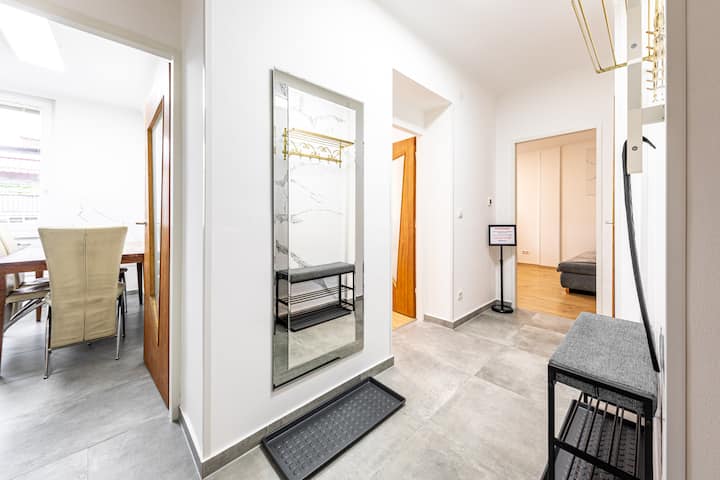 Peaceful & Connected - Big Apartment With Balcony - ウィーン