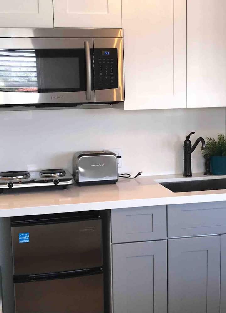 Waterfront Studio Cozy $1m Views #Mybeachspotmiami - Miami Beach, FL