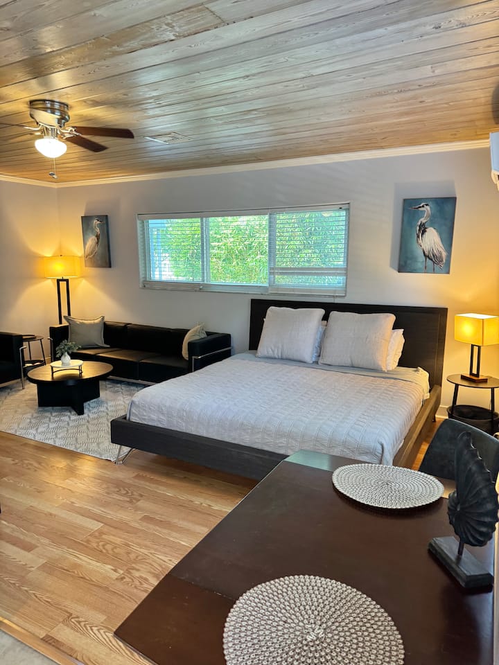 Stylish Studio Apt - Near The Beach - Delray Beach, FL