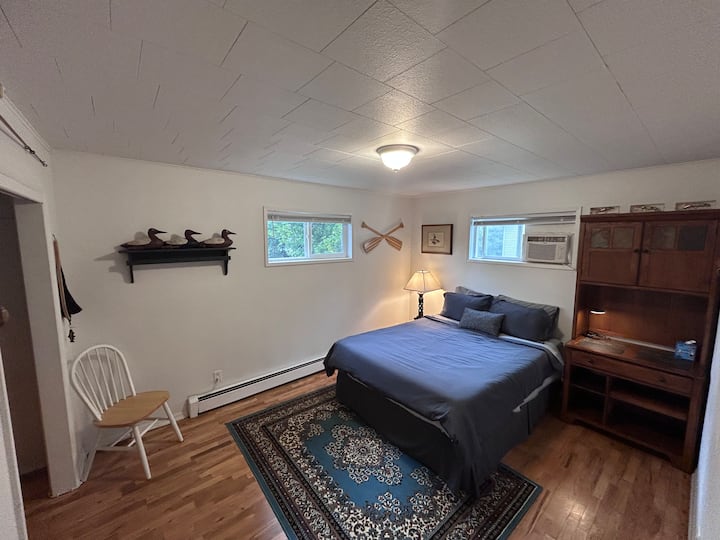 В тази стая има достатъчно място за единичен матрак, за да може детето да спи в същата стая с родителите, или матракът може да се постави във всекидневната, без да пречи на движението или пространството за сядане 