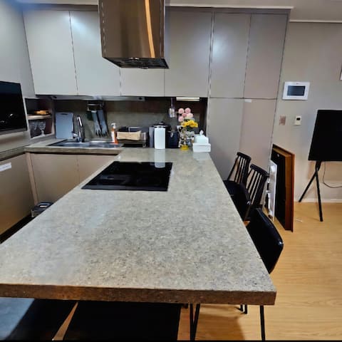 Happy day, Sangnam-dong center, full of sunshine, healing, a spoonful
City view, sky view, best loc