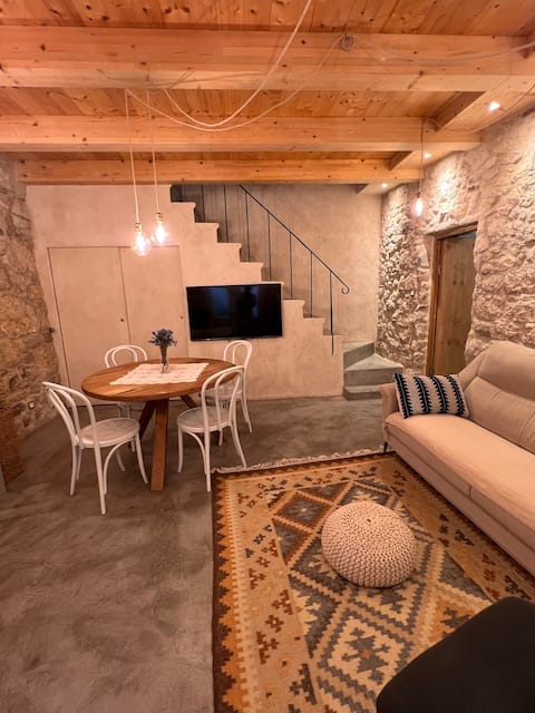 Top Airbnb: Gem on the rocks! in Grad Omiš