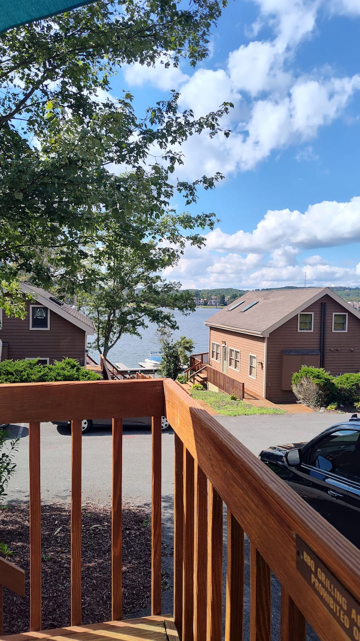 Hartwood Haven - Steps From Lake, Boat Slip & Fun!