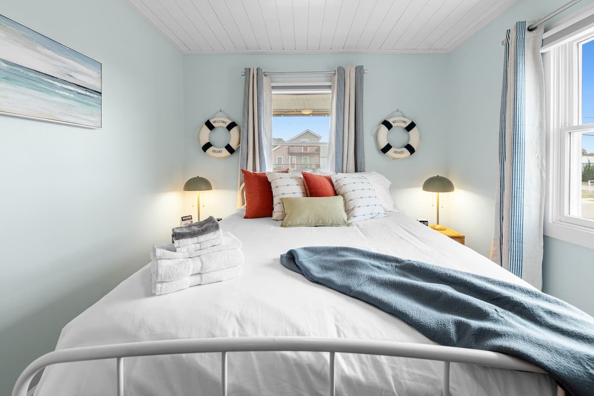 Queen bedroom