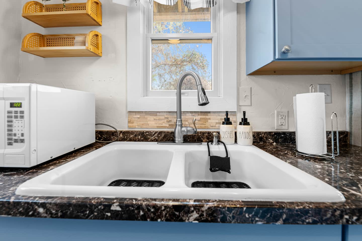 Full kitchen