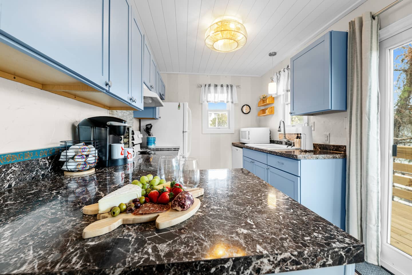 Full kitchen