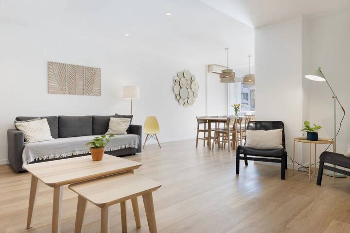 Spacious & Bright 4-Room Apartment in BCN Center gallery image 2