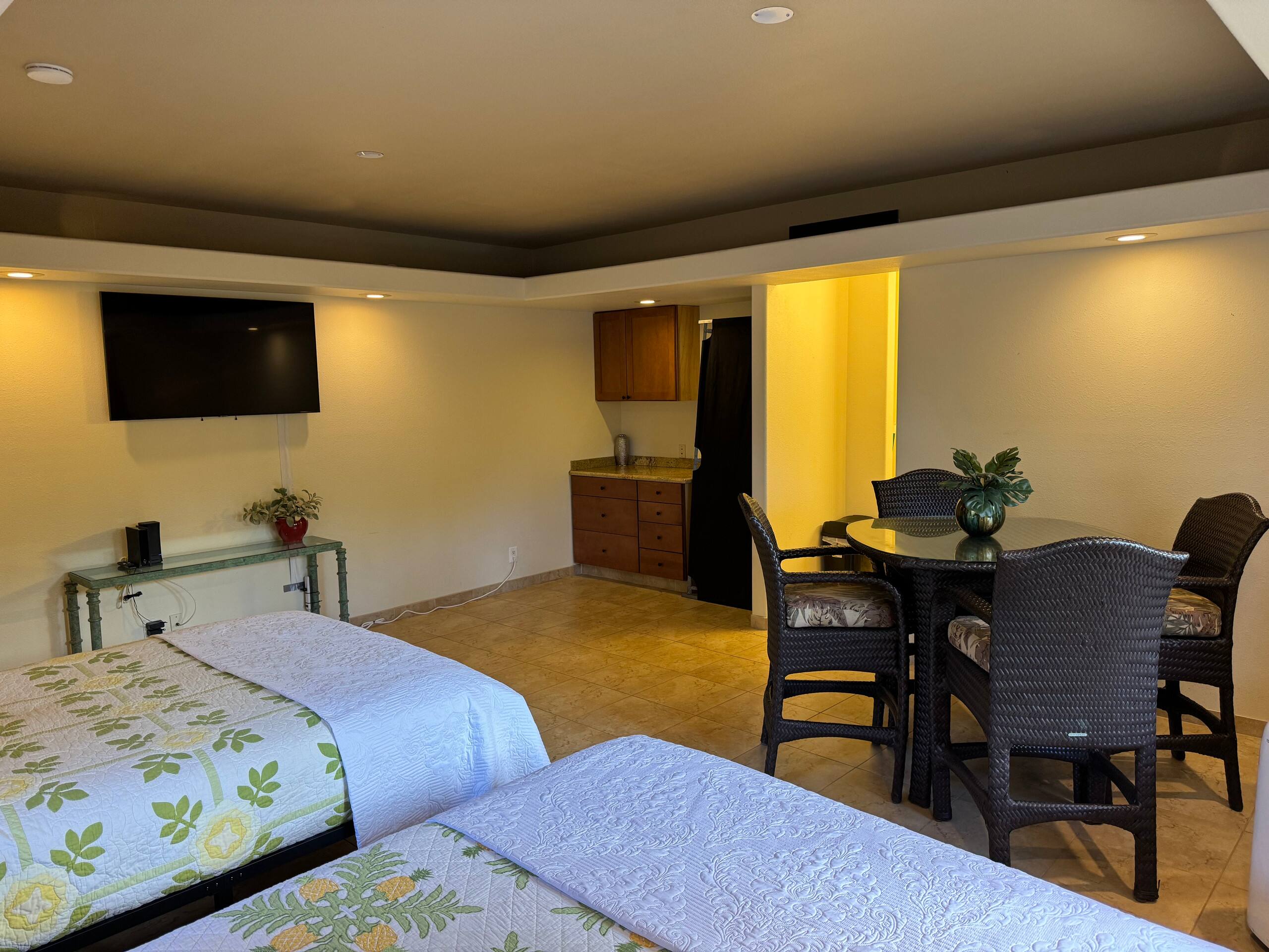Guesthouse in Kailua-Kona · ★4.86 · 2 bedrooms · 4 beds · 2 private baths - Image 4